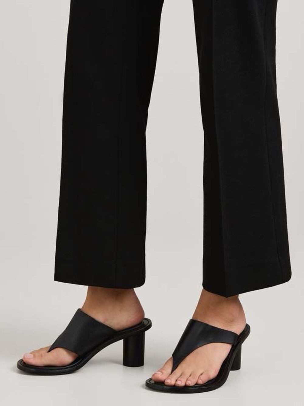 A.Emery Hardie Black Leather Thong Sandal Sz. 7.5